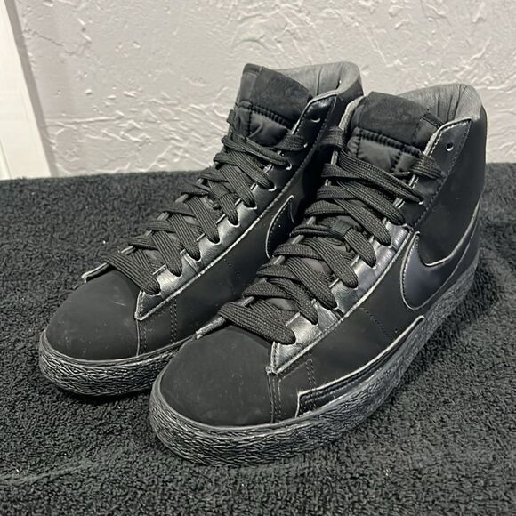🔥Women’s NIKE Blazer High “Triple Black”- Skateboard Sneakers Sz 11 - EXCELLENT - Picture 3 of 13